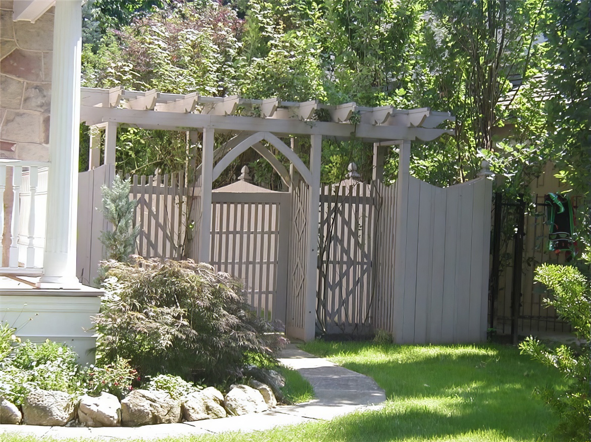 Formal Side Gate